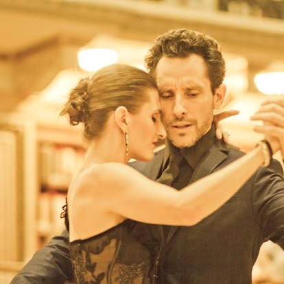 Damian and Vanessa dancing tango in close connection for tango coaching